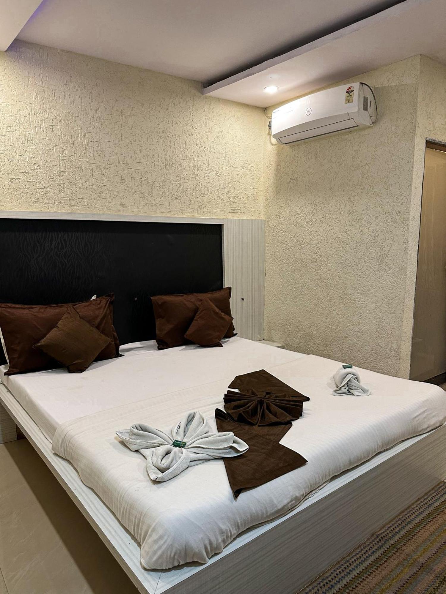 Pachmarhī Hotel Payal & Restaurent מראה חיצוני תמונה