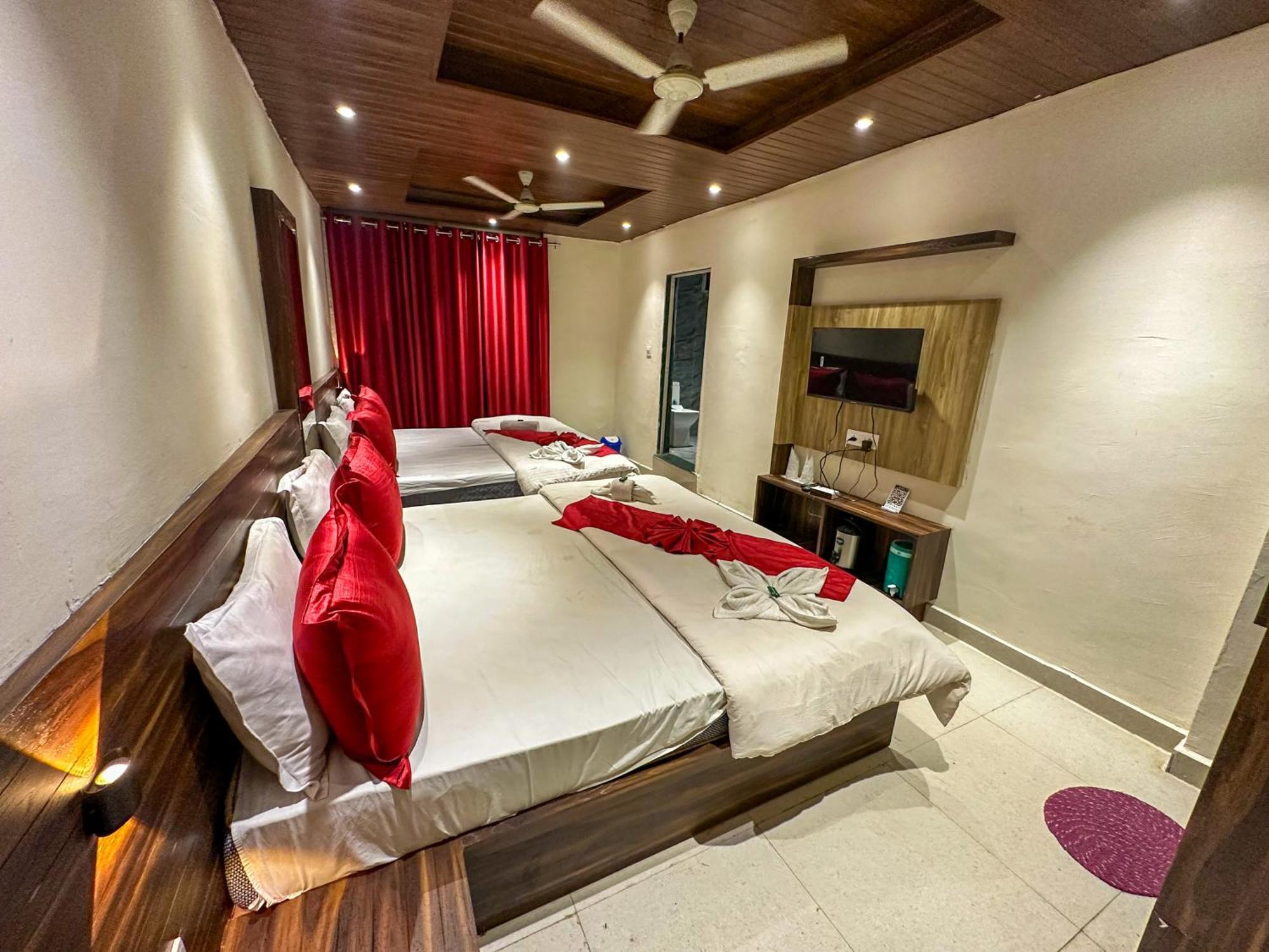 Pachmarhī Hotel Payal & Restaurent מראה חיצוני תמונה